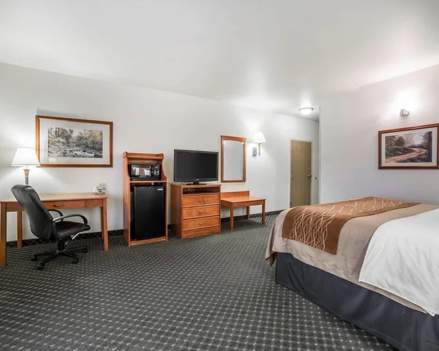 جناح مع أريكة، Comfort Inn & Suites Rawlins WY 7/9