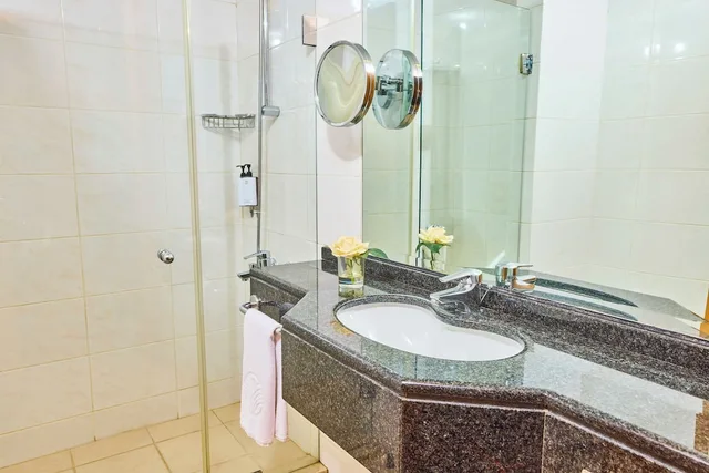 جناح بسرير كينج بغرفة نوم واحدة، Gefinor Rotana Hotel Beirut 5/6