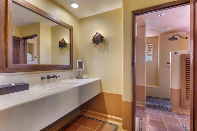 1 Bedroom, Suite, King Bed, Partial Ocean View, Plunge Pool, Hilton Grand Vacations Club Zihuatanejo 2/2