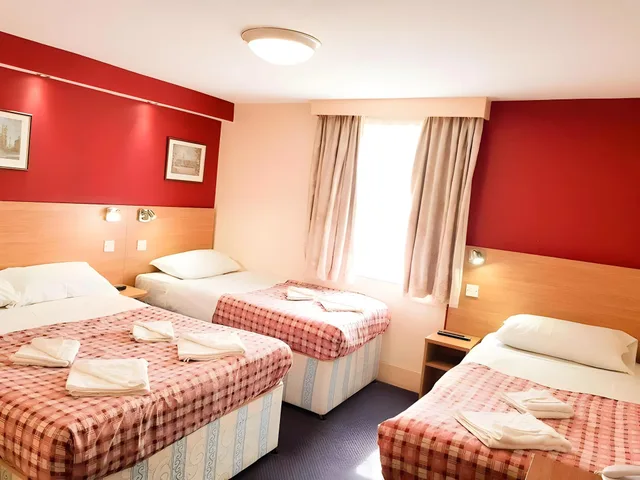 غرفة رباعية، Carlton Hotel 1/1