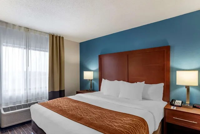 جناح بسرير كينج، Comfort Inn and Suites Lees Summit Kansas City 3/6