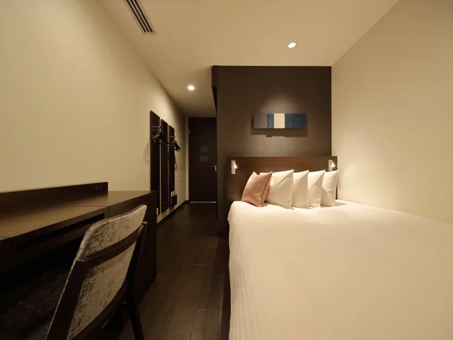 Room, Double Bed, Red Roof Inn And Suites Osaka Namba Nippombashi 4/10