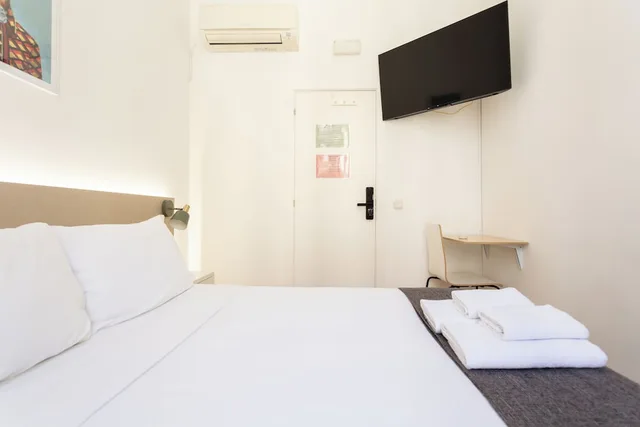 غرفة كلاسيكية بسرير كينج بحمام مشترك، Hostal Siscinc - Adults Only 2/10