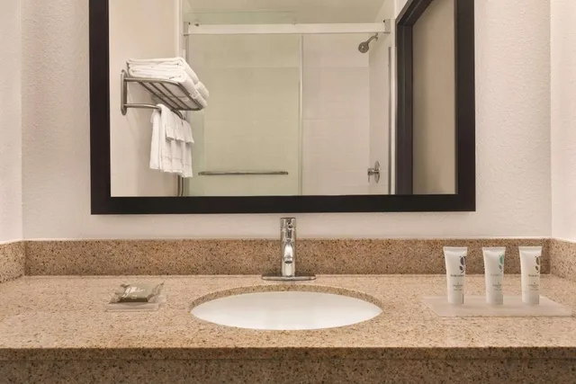 جناح بسرير كوين مع أريكة، Country Inn & Suites By Radisson, Eagan, MN 4/4