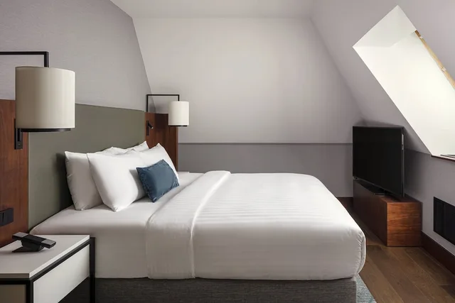 جناح كلوب بسرير كينج بشرفة بغرفة نوم واحدة للمدخنين، Prague Marriott Hotel 3/7