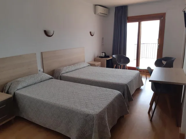 غرفة عائلية بإطلالة على البحر، Hotel Condestable 2/9