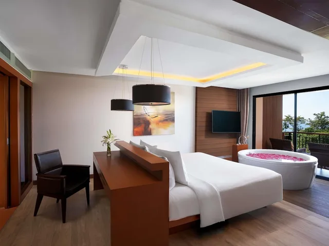 جناح عائلي بسرير كينج بإطلالة على البحر بشرفة، Novotel Phuket Kata Avista Resort And Spa 13/20