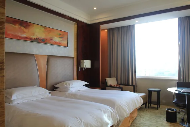 غرفة بسريرين منفصلين بإطلالة على الجبل، Doubletree By Hilton Qinghai Golmud China 1/9