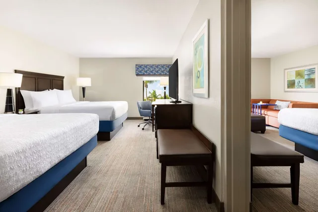 جناح عائلي، Hampton Inn Naples - Central 3/5