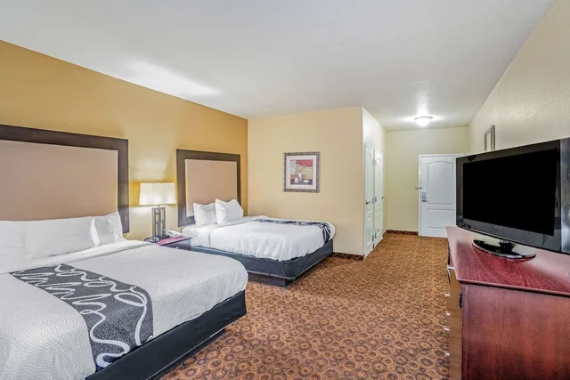 غرفة بسريرين كوين لذوي الإعاقة، La Quinta Inn & Suites by Wyndham Vicksburg 2/6