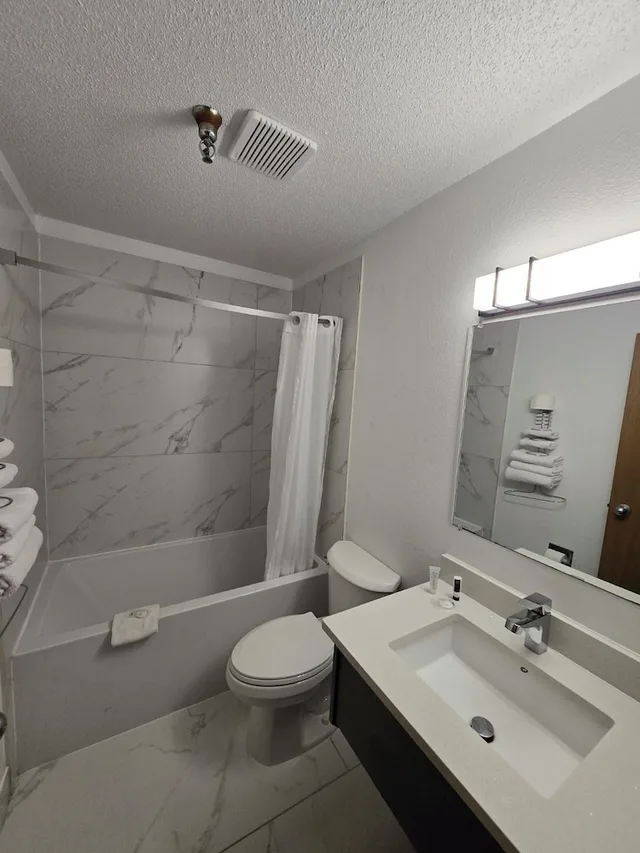 غرفة بسرير كوين لذوي الإعاقة، Super 8 by Wyndham Salmon Arm 4/5