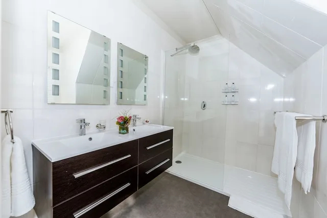 جناح بسريرين منفصلين وسرير كينج، Le Petit Chateau 2/2