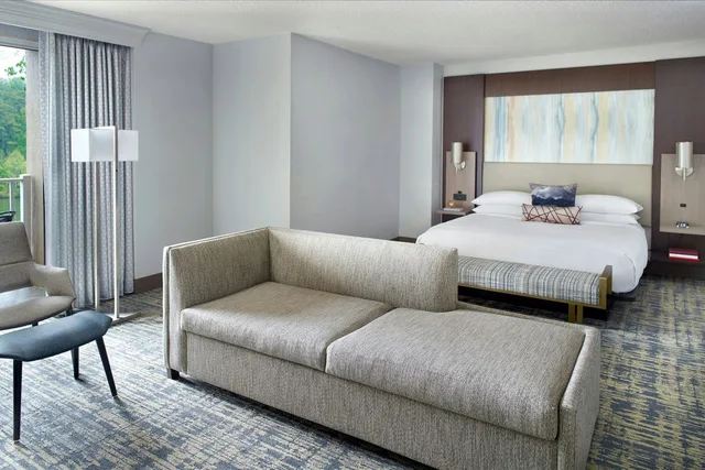 Junior Suite, King Bed, Atlanta Evergreen Lakeside Resort 1/3