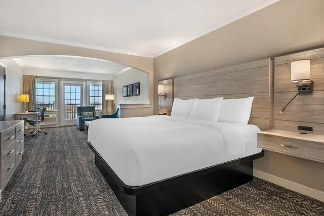 Suite, King Bed, Bay Front, Sofa، Comfort Suites Chincoteague Island Bayfront Resort 4/10