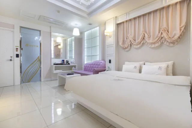 جناح بسرير مزدوج، Dom Hotel 1/2