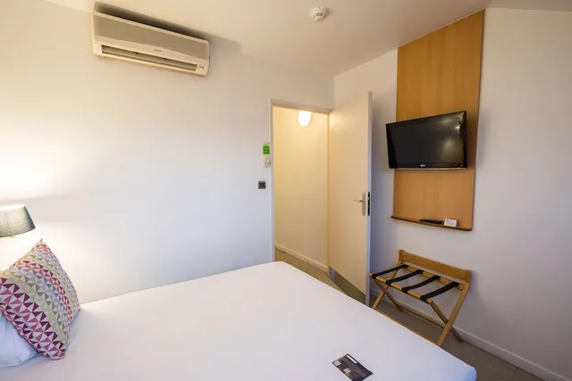 غرفة قياسية بسرير مزدوج في الطابق العلوي، Hotel Campanile Montesson Le Vesinet 4/10