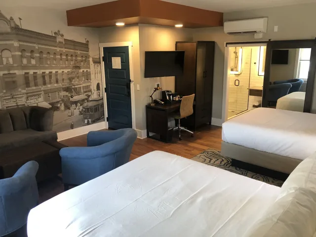 2 Bedrooms, Suite, 1 King and 2 Queen Beds, Hotel Indigo Spokane Downtown 6/10