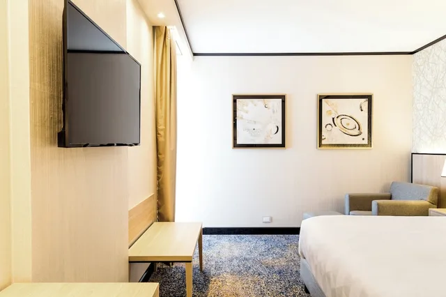 Standard, King Bed, Holiday Inn Rosario 3/6