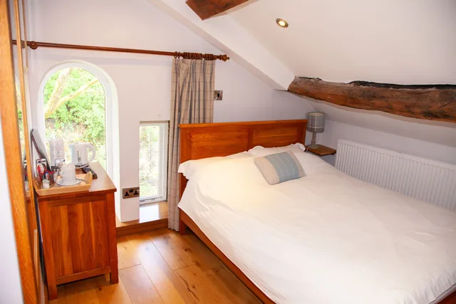 Basic, Double Bed, The Rooms at the Nook 2/10
