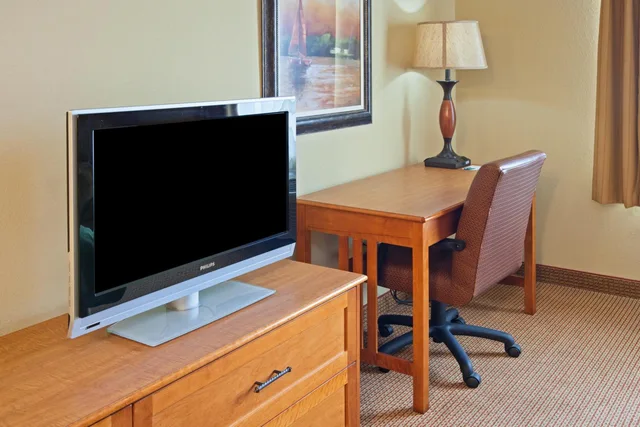 غرفة بسرير كينج لذوي الإعاقة، Country Inn & Suites By Radisson Portage IN 2/2