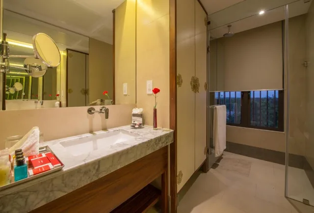 جناح بسرير كينج بغرفة نوم واحدة بإطلالة، Vivanta Colombo Airport Garden 2/2
