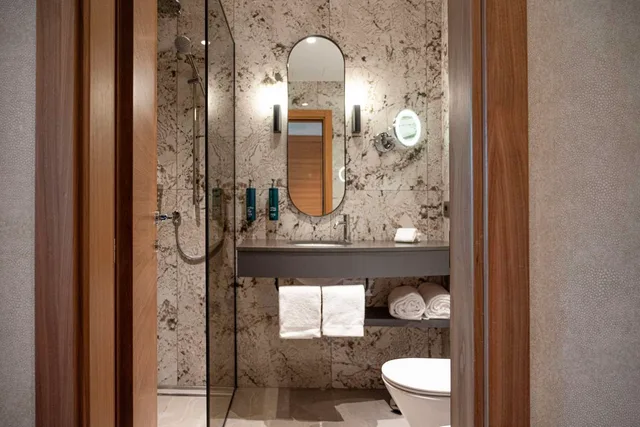 غرفة ديلوكس بسرير كينج، Hilton Milan Hotel 3/5