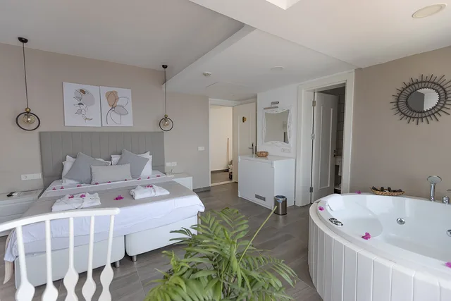 غرفة ديلوكس بسرير مزدوج بإطلالة على البحر، La Kumsal Hotel 5/5