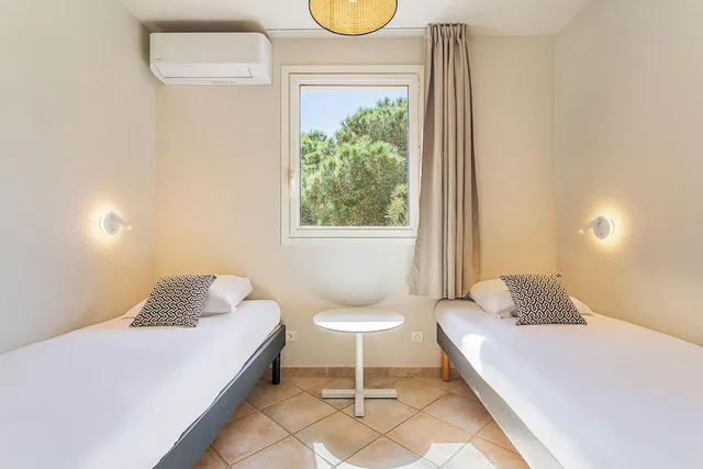 شقة بريميوم بسرير مزدوج وسرير فردي بشرفة بغرفة نوم واحدة، Belambra Giens Riviera Beach Club 5/8