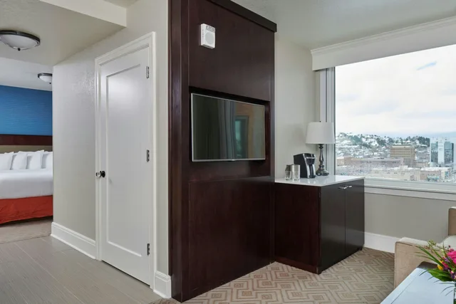 Suite, King Bed, Sofa, Hotel Alex Johnson Rapid City Curio Collection By Hilton 6/6