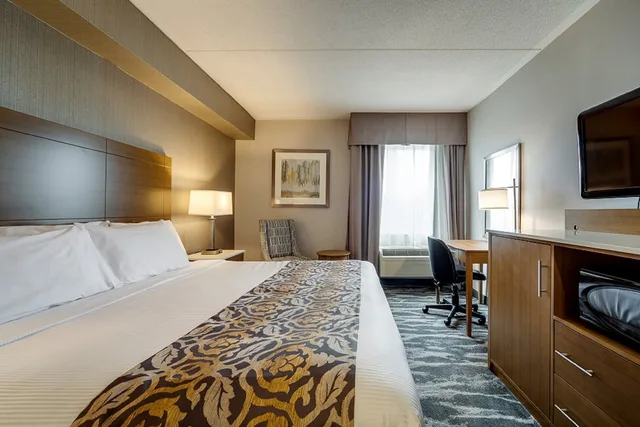 غرفة بسرير كينج، Monte Carlo Inn Brampton Suites 1/1
