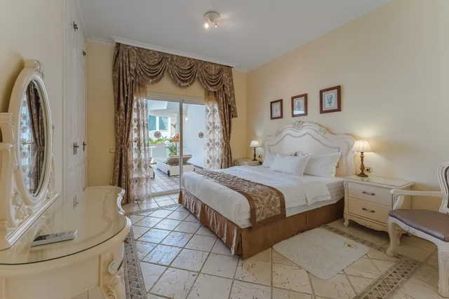 Suite, 1 King and 1 Single Beds, Flamingo Suites 4/8