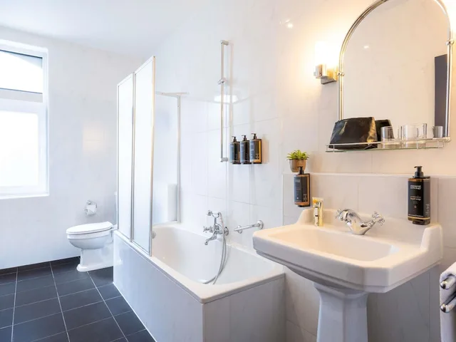 غرفة بريفيليج بسرير كينج، Mercure Brussels Centre Rogier 4/9
