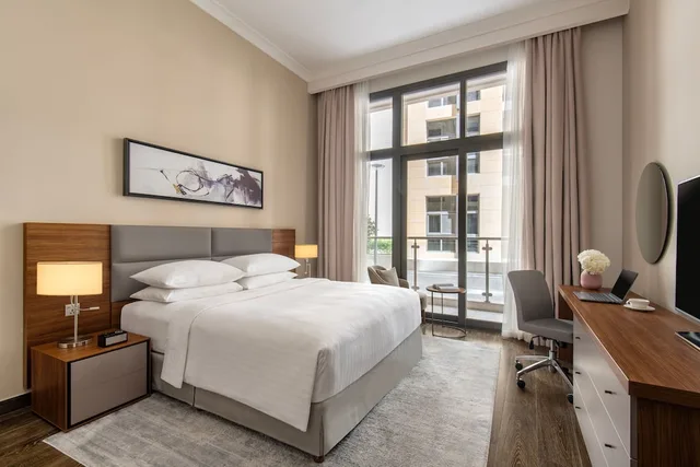 شقة بسريرين مزدوجين بإطلالة على المدينة بشرفة بغرفتي نوم، Marriott Executive Apartments Doha, Le Mirage City Walk 1/3