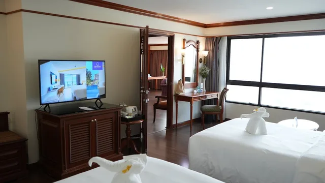 2 Bedrooms, Family Suite, King and Twin Beds, Centara Riverside Hotel Chiang Mai 1/3