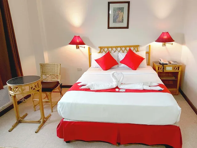 غرفة بسرير مزدوج بإطلالة على المدينة، Humberto's Hotel 1/3