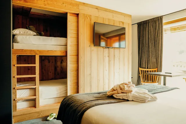 Deluxe, Quadruple, King Bed, Bunk Bed, Valley View, Hot Tub, Lodji Hotel 1/9