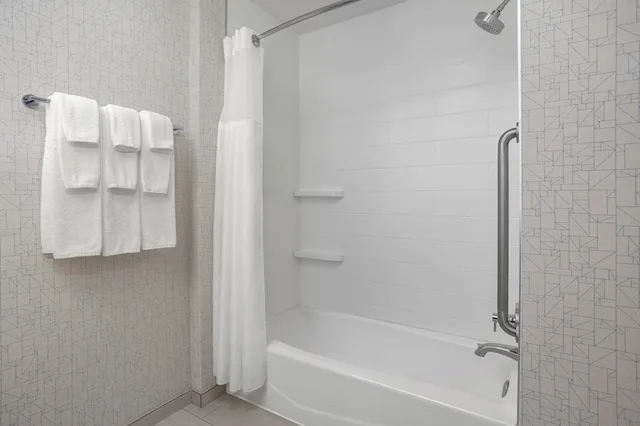 جناح بسريرين كوين مع أريكة، Holiday Inn Express Suites Aurora 7/8