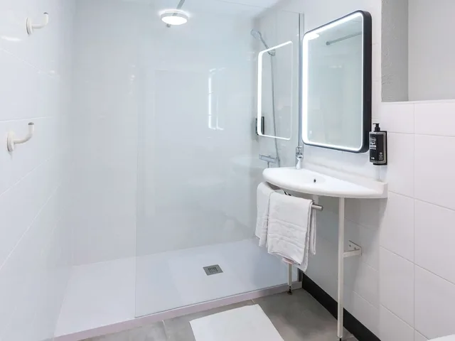 غرفة ثلاثية بسرير مزدوج وسرير بطابقين، Ibis Budget Angouleme Centre 8/10