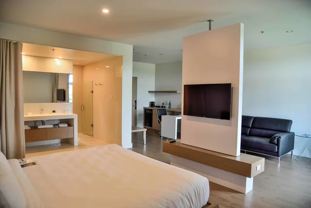 Junior Suite, King Bed, Golf Course View, Sofa، La Cache du Lac Champlain by C Hotels 4/4