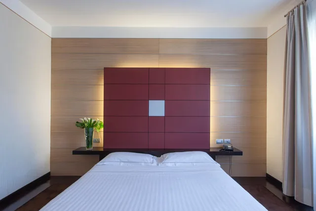 جناح جونيور، Inverigo Hotel 8/10