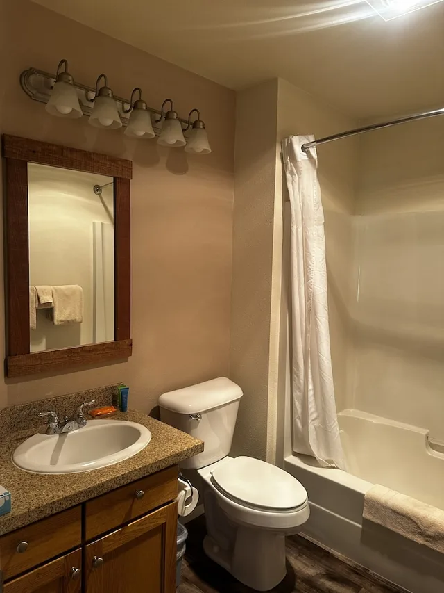 شقة سكنية بسريرين كينج بغرفتي نوم مع أريكة، Meadow Lake Resort 2/3