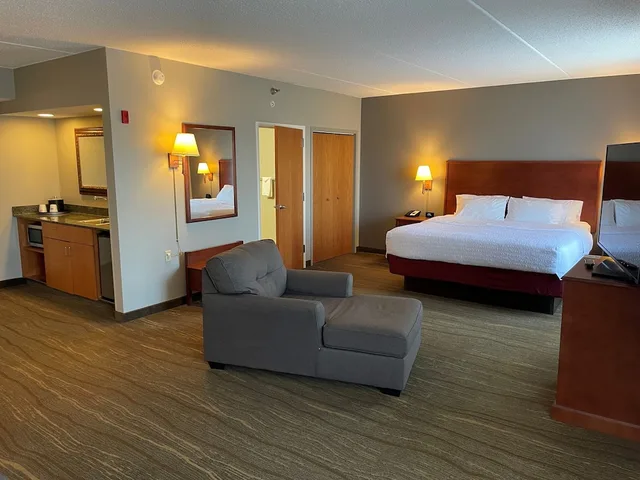 Studio, Suite, King Bed, Lake View, Sofa, SouthShore Hotel on Lake Bemidji, Trademark Coll by Wyndham 1/2