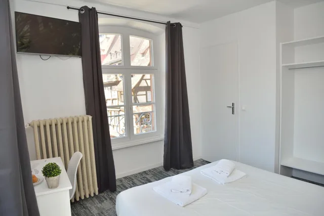 Classic, Double Bed, Hotel des Arts 8/10