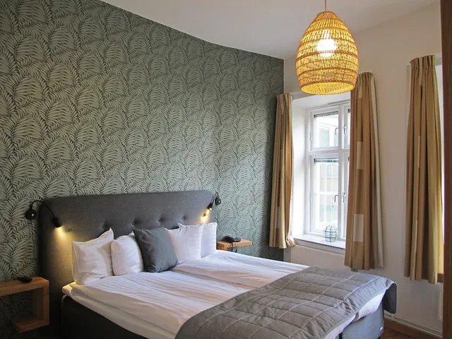 Deluxe, Studio, Queen Bed, The More Hotel 2/3