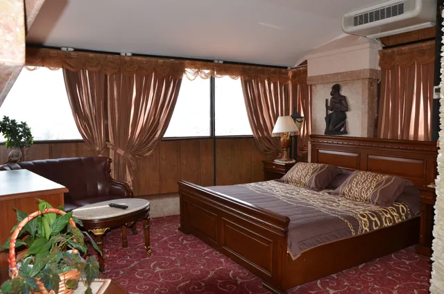 جناح سوبيريور، Boris Palace 1/3