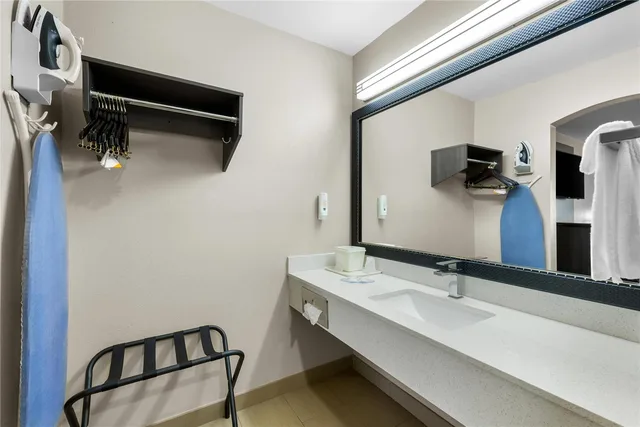 غرفة بسرير كينج، Quality Inn Marshall 4/4