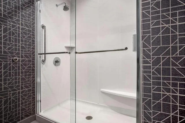 جناح بسرير كينج بشرفة بغرفة نوم واحدة مع أريكة لذوي الإعاقة، Homewood Suites by Hilton Missoula 3/3