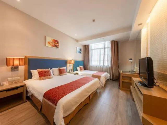 Deluxe, Queen Bed, Golden Phoenix Hotel 1/1