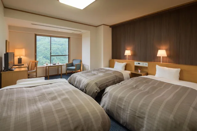 غرفة بسريرين منفصلين مع سرير إضافي، HANAMAKI ONSEN HOTEL SENSHUKAKU 1/3