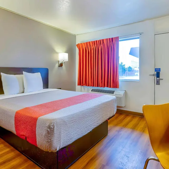 1 Full Bed - ADA/RI Shower، Motel6 Santa Rosa NM 1/8